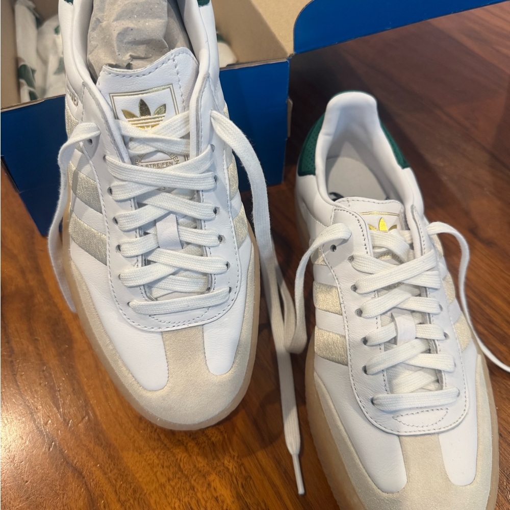 New Adidas Sambae Womens size 8
